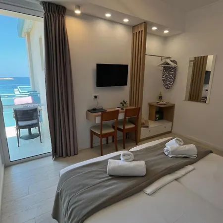 Christina Hotel 4*
