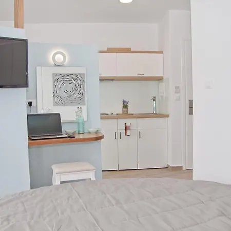 Christina מלון חאניה